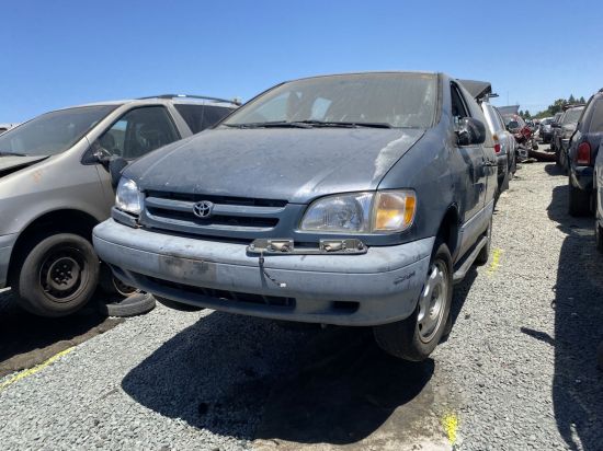 2000 TOYOTA SIENNA