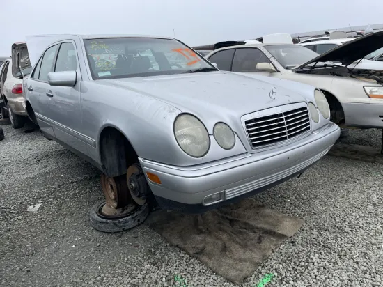 1996 MERCEDES-BENZ E-CLASS
