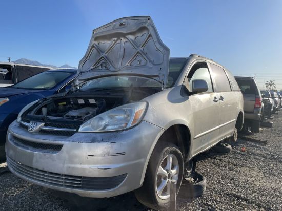 2004 TOYOTA SIENNA