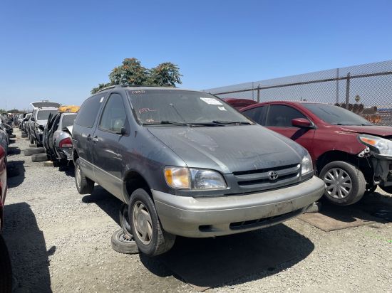 2000 TOYOTA SIENNA