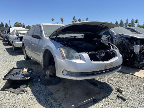 2004 NISSAN MAXIMA