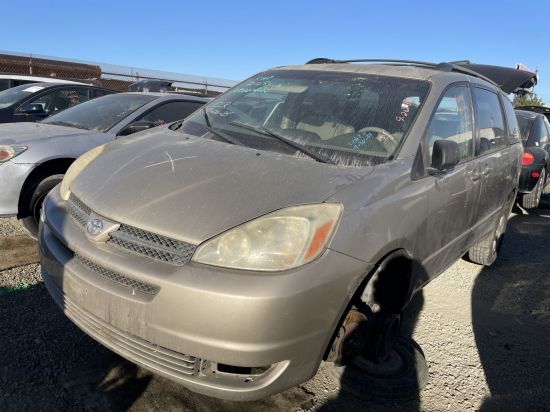 2004 TOYOTA SIENNA