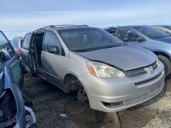 2004 TOYOTA SIENNA