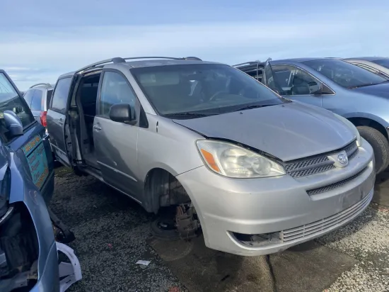 2004 TOYOTA SIENNA