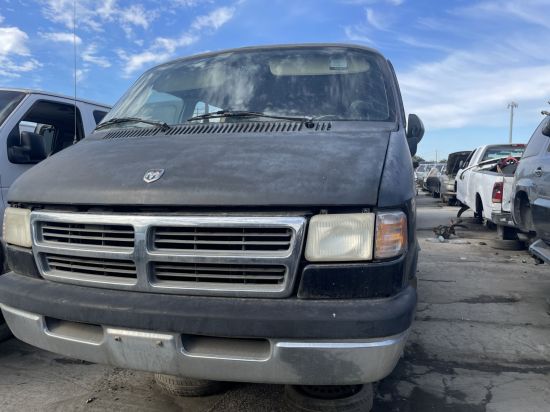 1996 DODGE RAM VAN