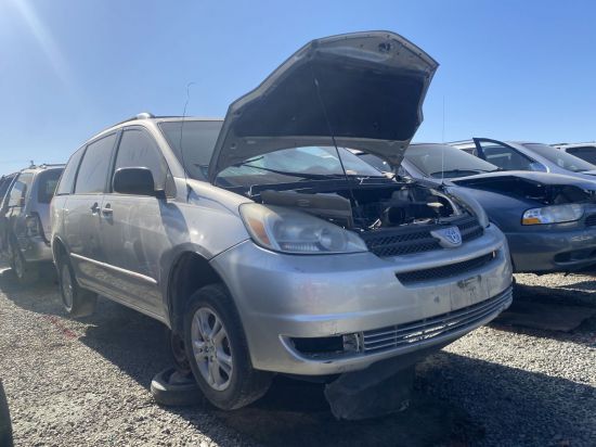 2004 TOYOTA SIENNA
