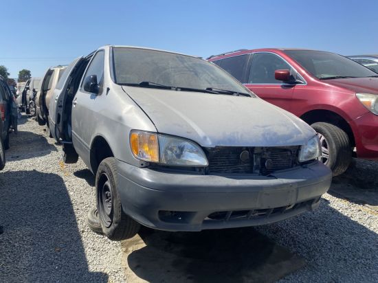 2002 TOYOTA SIENNA