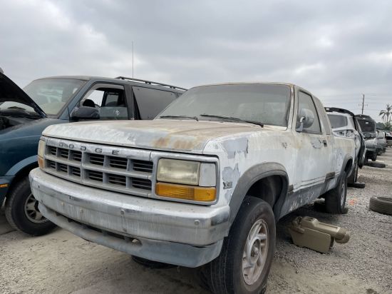 1992 DODGE DAKOTA