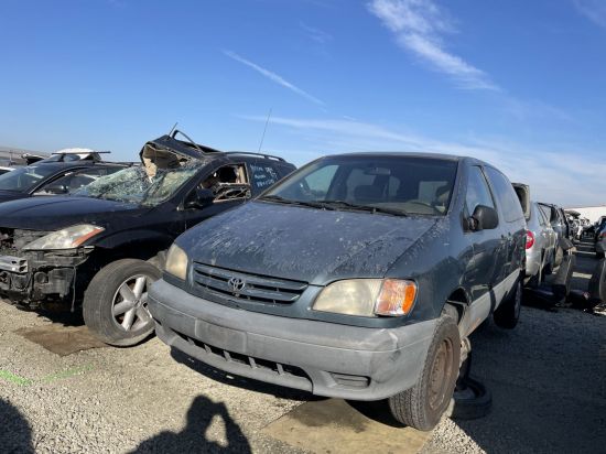 2001 TOYOTA SIENNA