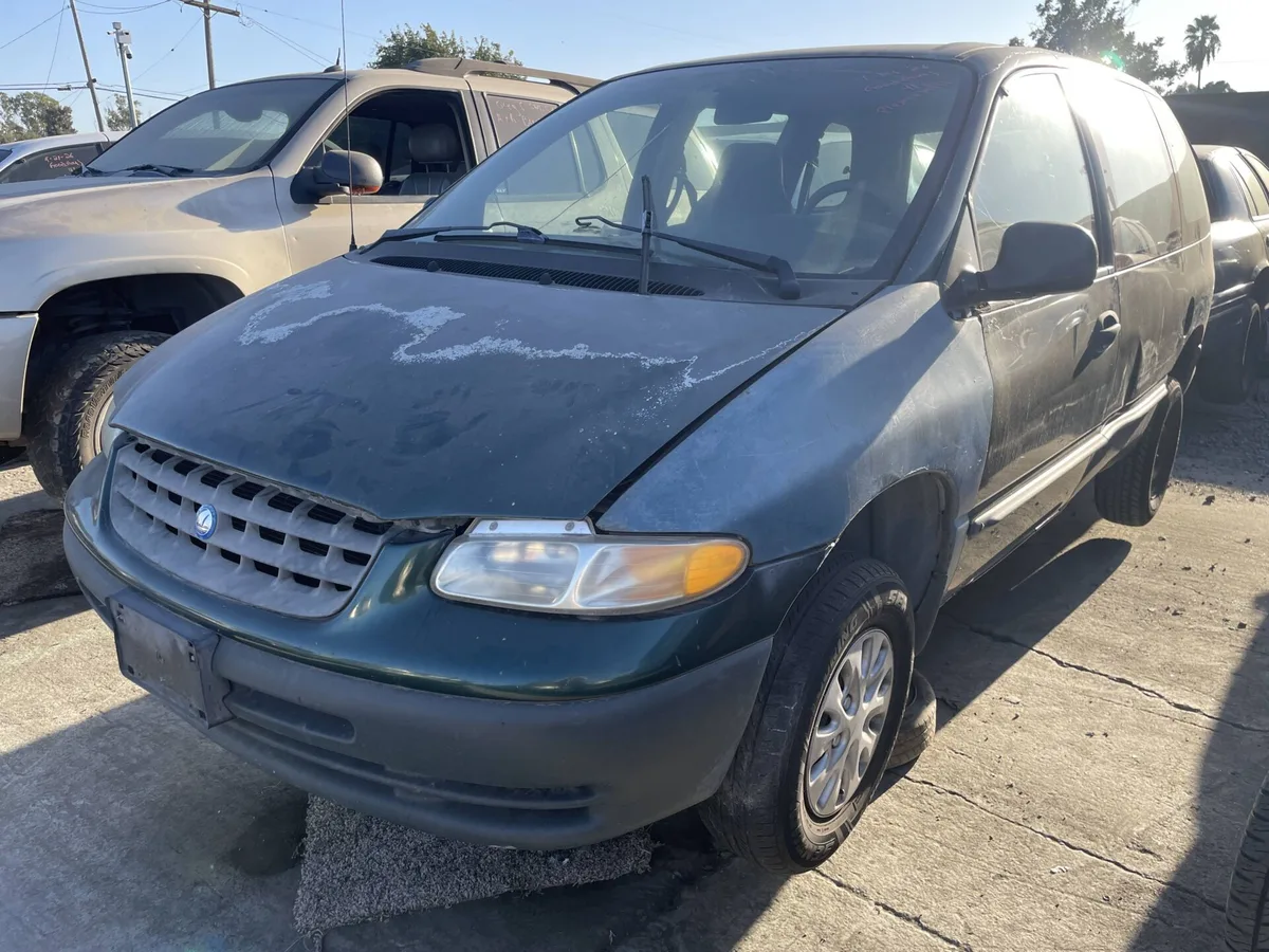 1998 Plymouth Voyager
