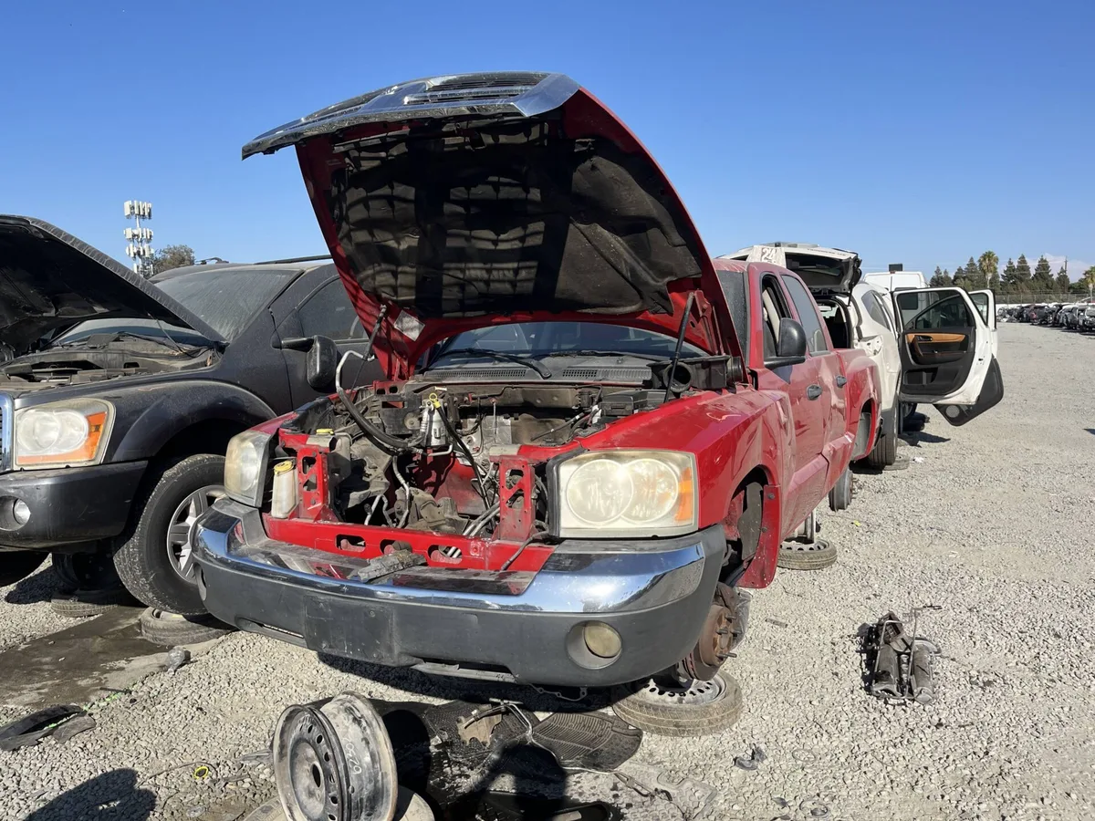 2005 Dakota